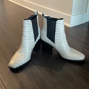 Marc Fisher - Block heel white print boot. Size 7 1/2